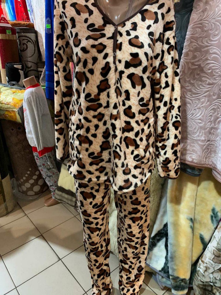 Пижама женская махровая с леопардовым окрасом